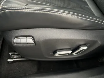 Car image 34