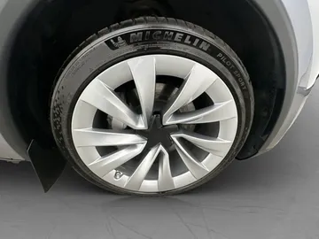 Car image 33
