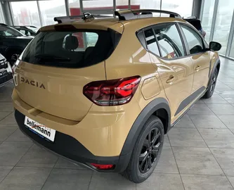 Car image 5