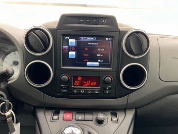 Car image 16