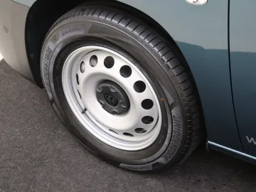 Car image 33
