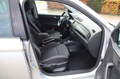 Car image 10