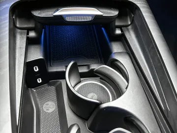 Car image 38