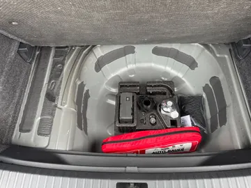 Car image 28
