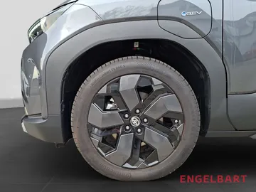 Car image 15