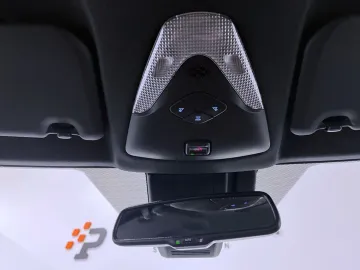 Car image 32