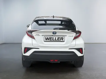 Car image 4