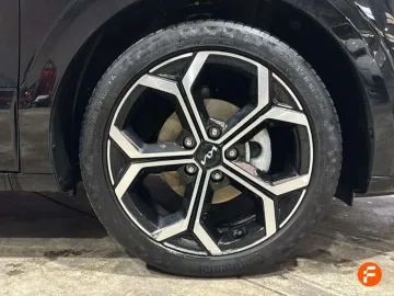 Car image 32