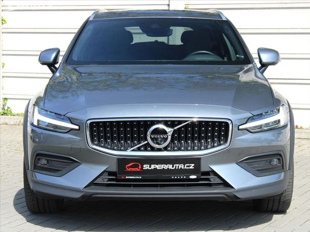 Volvo V60 Cross Country D4 AWD 140 kW image number 3