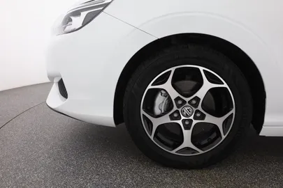 Car image 29