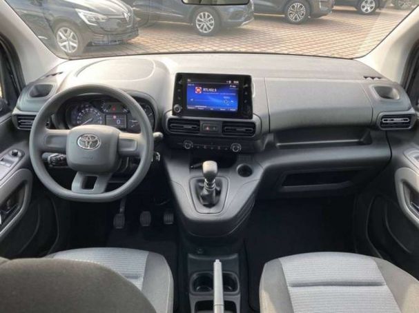 Toyota Proace City 1.5 Long 96 kW image number 2