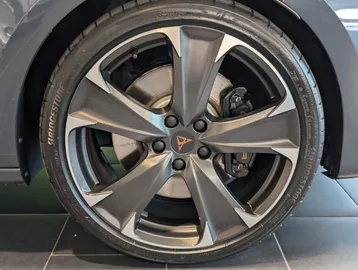 Car image 13