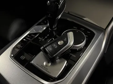 Car image 33