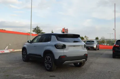 Car image 25