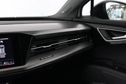 Car image 43