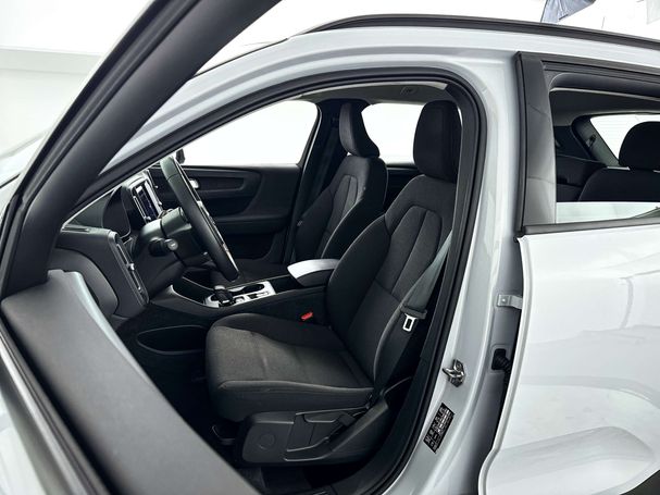 Volvo XC40 T2 Core Momentum 95 kW image number 6