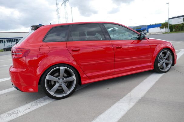 Audi RS3 2.5 TFSI quattro S tronic Sportback 250 kW image number 8