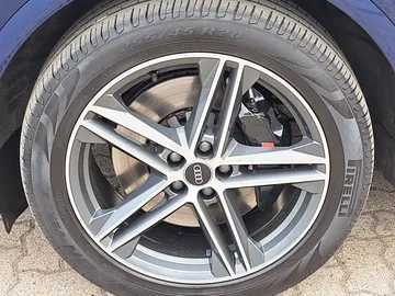 Car image 36