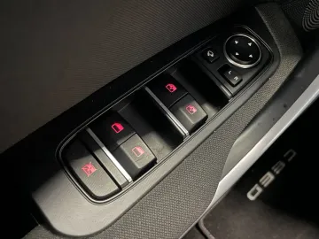 Car image 44