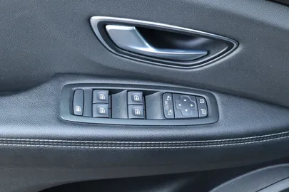 Car image 33