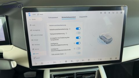 Car image 25