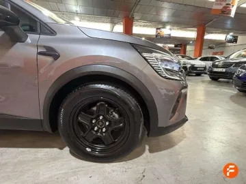 Car image 24