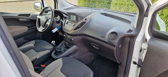 Car image 14