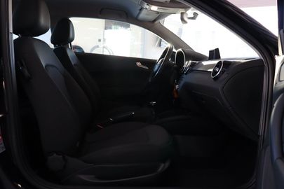 Car image 26