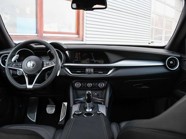 Alfa Romeo Stelvio 2.0 Turbo B-Tech 206 kW image number 17