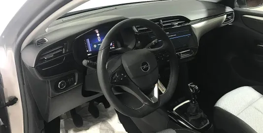 Car image 25