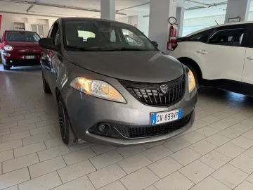 Car image 2