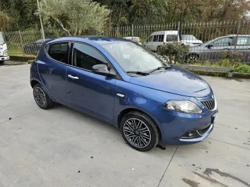 Car image 20