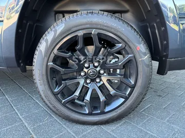 Car image 37