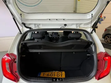 Car image 29