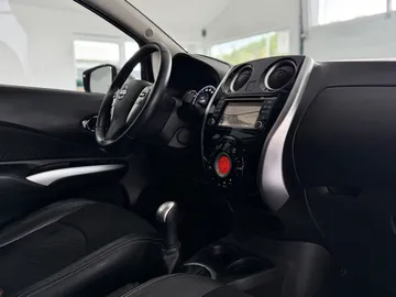 Car image 26