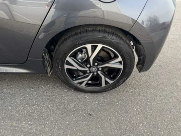 Car image 25