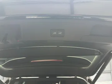 Car image 32