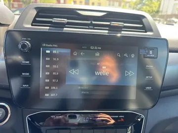 Car image 25