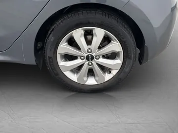 Car image 27