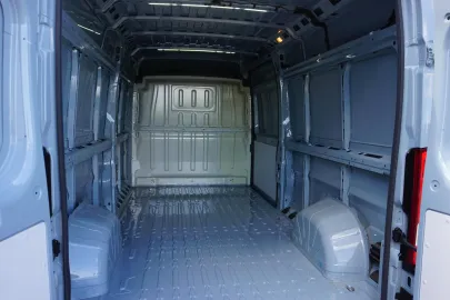 Car image 39