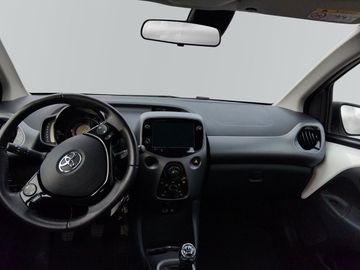 Car image 9