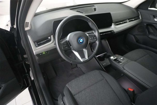 BMW iX1 xDrive30 200 kW image number 6