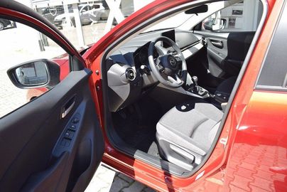 Car image 14