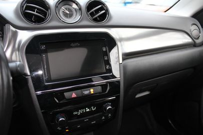 Car image 19