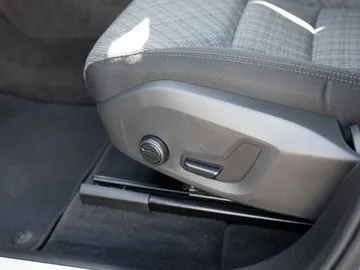 Car image 45