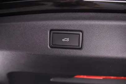Car image 43