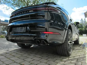 Car image 25