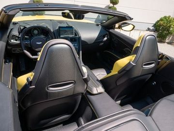 Car image 32