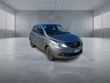 Car image 2