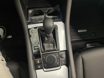 Car image 12